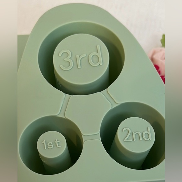 Ice Cube Tray Large Capacity Ice Lattice with Cover NEW!!! Pretty Green - Picture 10 of 11